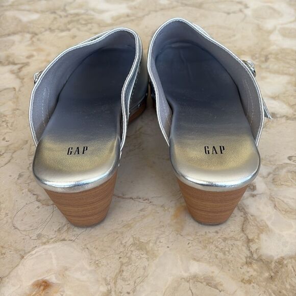 NWOT Gap Silver Faux Leather Clogs - Picture 8 of 12